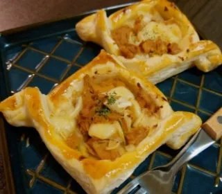 ガーリックツナと玉ねぎとチーズのパイ